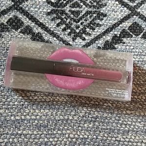 Huda Beauty Demi Matte Liquid Lipstick Catwalk Killa